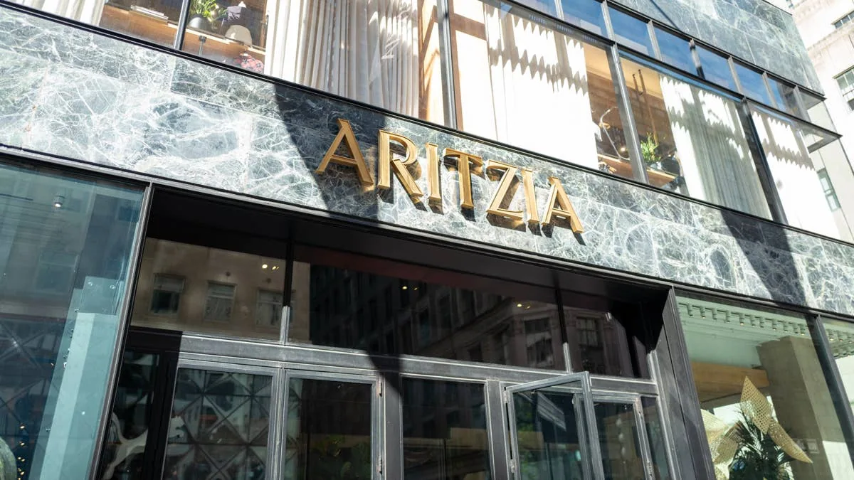 aritzia sees revenue jump in second quarter